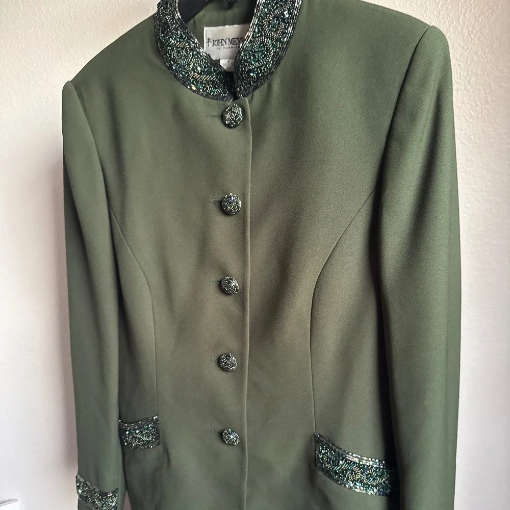 John Meyer Of Norwich Elegant Set of 2Pc Beaded Jacked Skirt Suit Sz 8